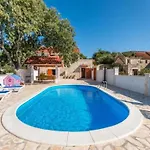 Villa The Grandfather - Heated Pool Retreat Zadar