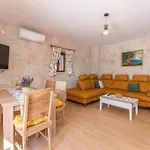The Grandfather - Heated Pool Retreat Zadar