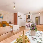 The Grandfather - Heated Pool Retreat Villa *
