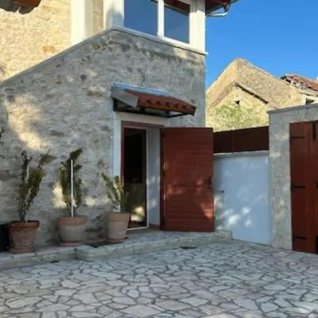 וילה The Grandfather - Heated Pool Retreat זאדאר