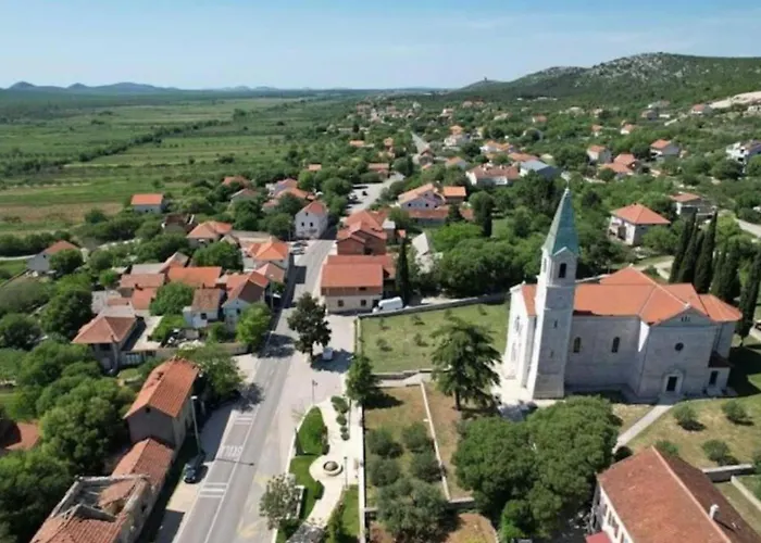 The Grandfather - Heated Pool Retreat *