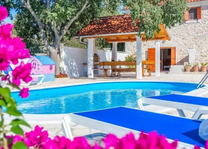 The Grandfather - Heated Pool Retreat זאדאר